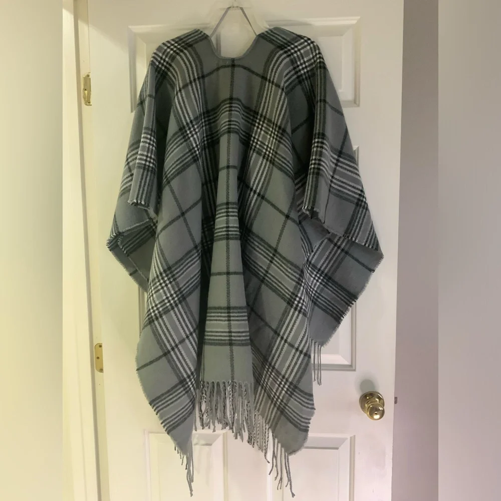 Poncho - Picture 2 of 3